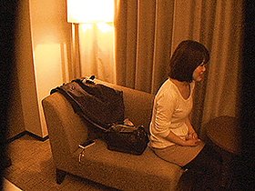 人妻生保レディの裏の顔契約を取るまでの崖っぷちの選択 サンプル動画サムネイル